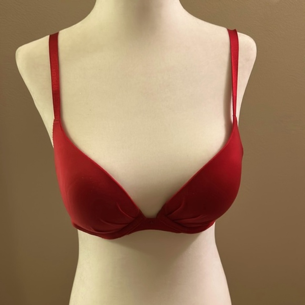 Victoria’s Secret red bra size 32C